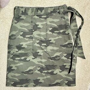 NEW Banana Republic belted denim Skirt